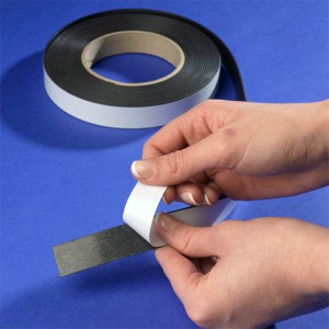 Bandes magnétiques adhésives